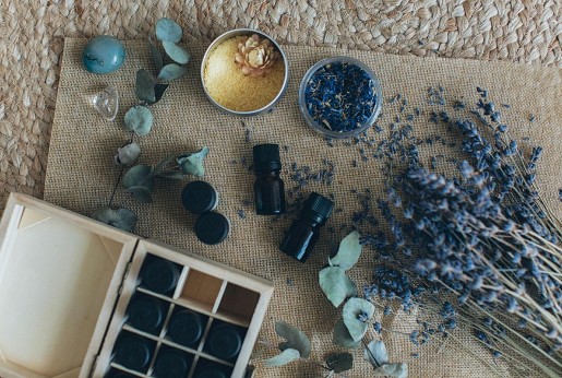Antidepresszáns illóolajok – aromaterápiás válasz a Kárpát-medencei mentális fáradtságra I.