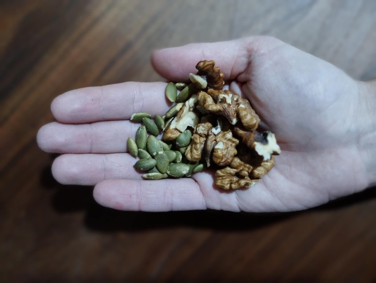 Miért nem tennék soha fenyőmagot a medvehagyma pestómba?